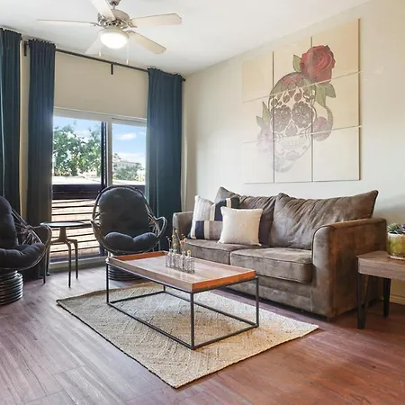 Comfortable Accommodations For 8 In North Austin